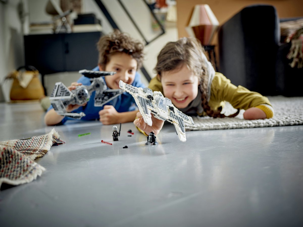 LEGO Star Wars Mandalorian Fang Fighter vs. TIE Interceptor Set - 75348 — afbeelding 2