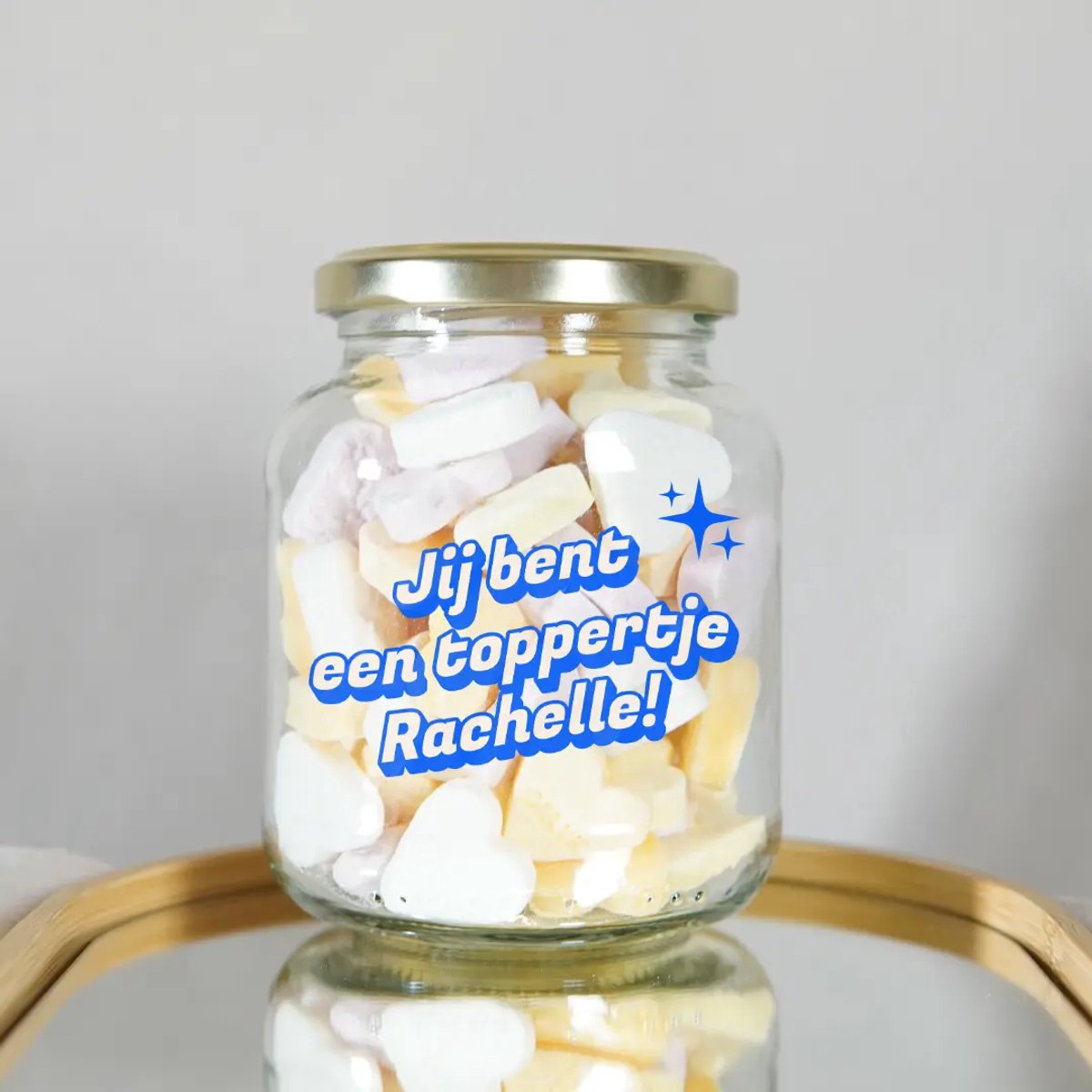 Gepersonaliseerd Cadeau Toppertje - Snoeppot Jij Bent Een Toppertje met Naam - Geslaagd Cadeau - Rijbewijs Gehaald Cadeau - Cadeau Zwemdiploma - Glazen Snoeppot met Hartjes 200 gram - Cadeau voor Collega
