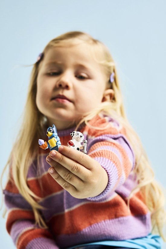 LEGO® Bluey: Bluey en Chloé in de Speeltuin Bouwset - 11201