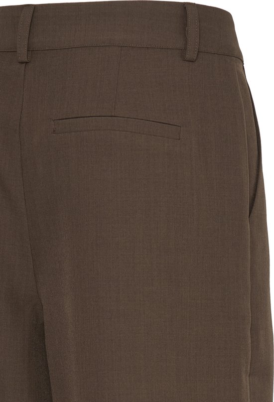 Achterkant van bruine ICHI culotte met een paspelzak.