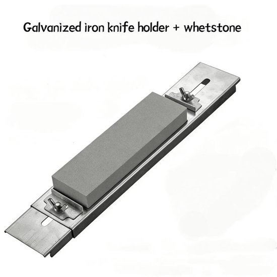 Gegalvaniseerde ijzeren messenhouder met grijze slijpsteen. Tekst: Galvanized iron knife holder + whetstone.
