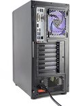 Achterkant van een zwarte pc-behuizing met aansluitingen en paars verlichte ventilator.