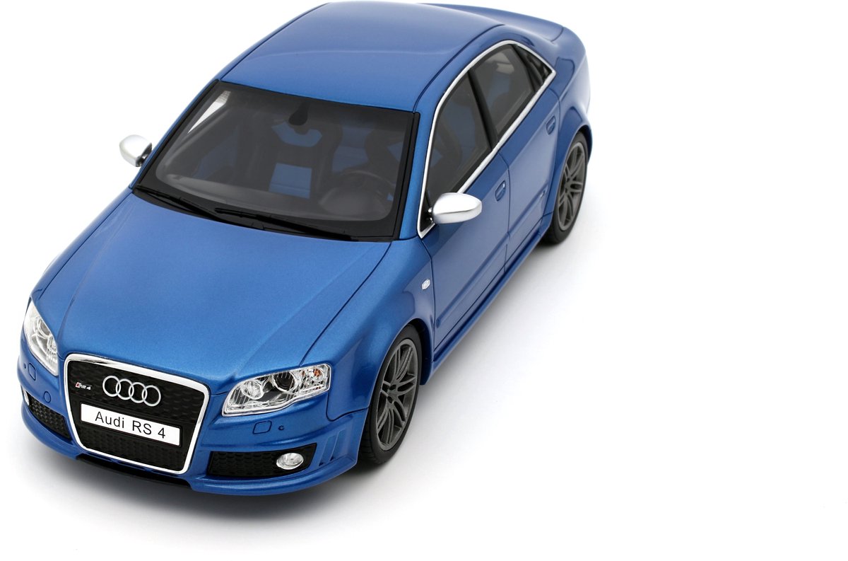 Audi RS4 B7 Sedan (Sprint Blue) 1:18 OttoMobile OT1215