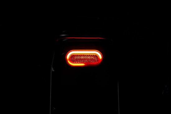 Fiets Achterlicht - LED Verlichting - Veilig Fietsen - Universele Spanning - 50mm Montage - Rood — afbeelding 3