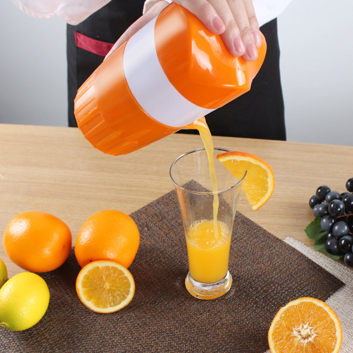 Draagbare handmatige citruspers - sinaasappel