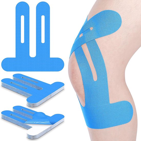 Blauwe, voorgesneden Kinesio tape stukken, waaronder een op een knie aangebracht.