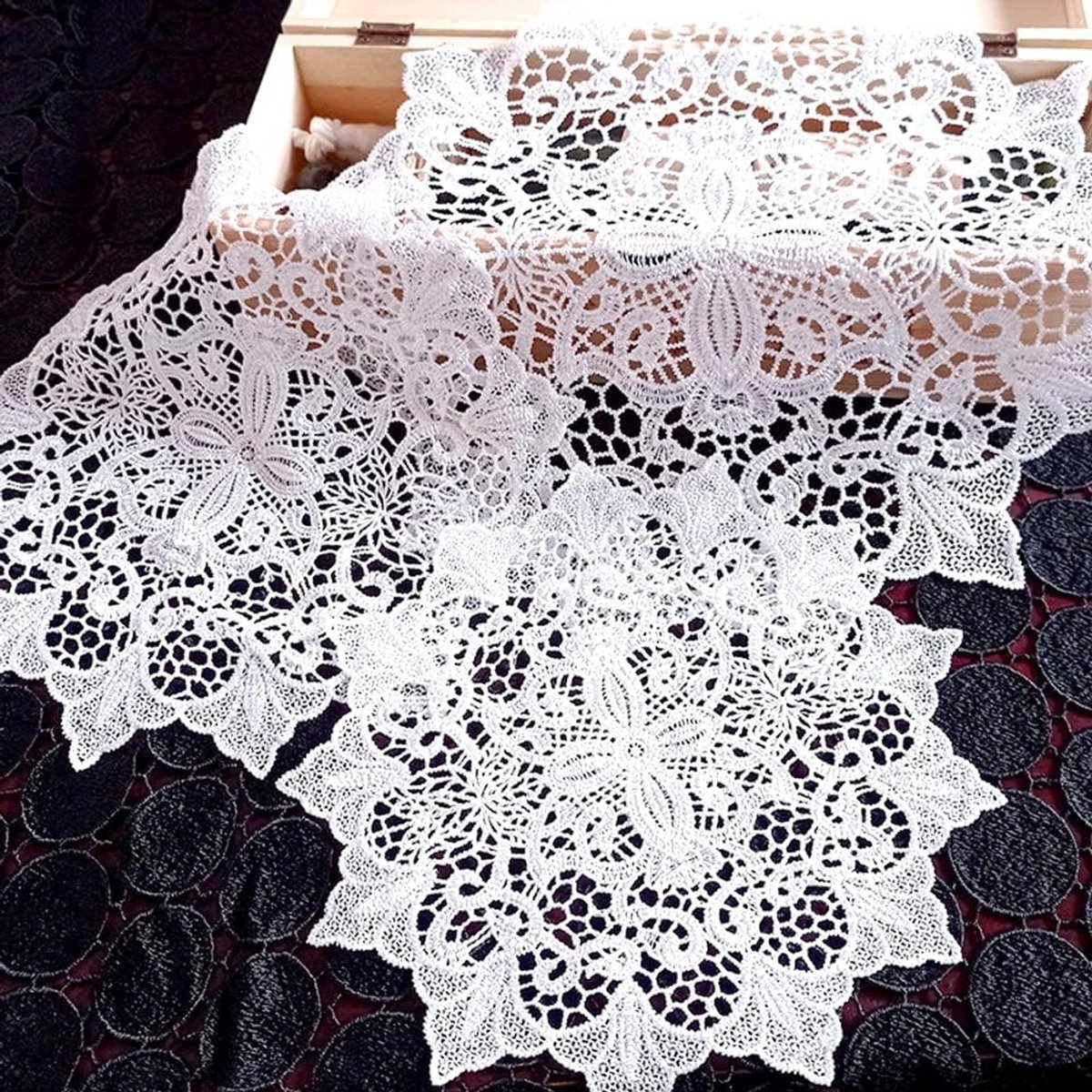 Lace Coasters Set van 4 Stuks, Ronde Bloemvormige Onderzetters voor Tafel, Gehaakt Design voor Eetkamer, Keuken en Bruiloft Decoratie, 40cm