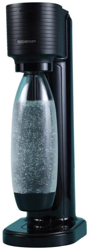 Zwarte Sodastream Gaia bruiswatertoestel met bruisend water in de fles.