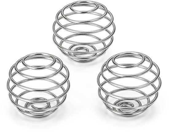 Drie RVS shaker ballen, Ø 5 cm, met een open spiraalvormig ontwerp.