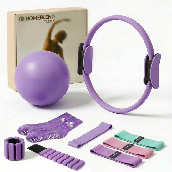 Pilates set met paarse bal, ring, sokken, gewichten en weerstandsbanden. Homeblend logo op doos.