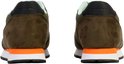 Achteraanzicht van twee groene sneakers met mintgroene voering en oranje accenten op de zool.