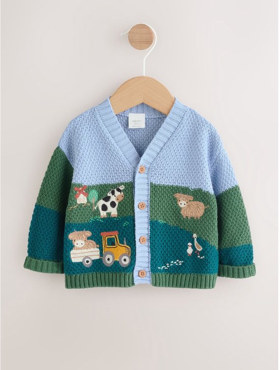 Lichtblauwe gebreide babyvest met boerderijdieren, tractor en molen borduursels, sluiting met knopen.