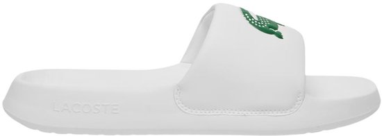 Wit Lacoste badslippers met groene krokodil logo aan de zijkant.
