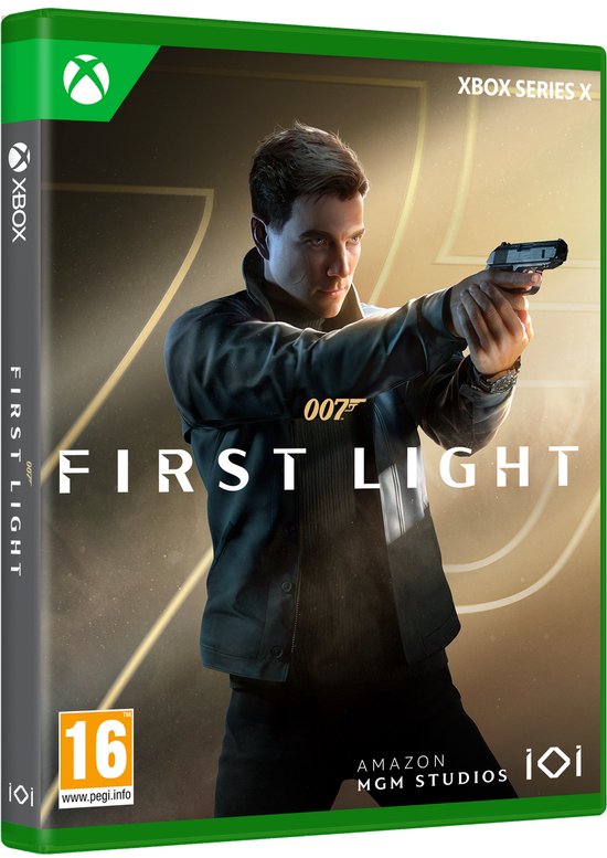 Xbox Series X spel: 007 First Light. Een man met een wapen in een leren jas.