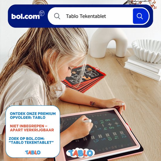Meisje met blonde staart, zittend aan een houten tafel, tekent op een roze tekentablet. Opschrift 'Tablo Tekentablet'.