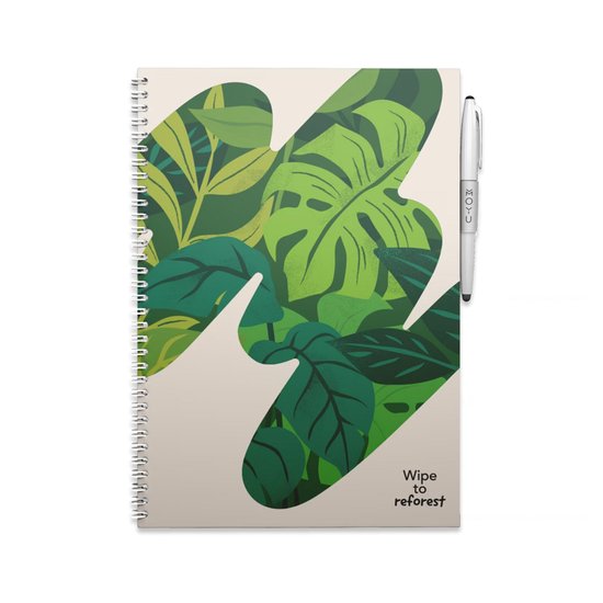 Een beige notitieboek met een groene jungle print en een witte pen ernaast.