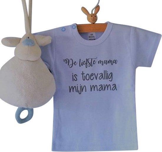 Shirtje baby tekst blauw jongen mama eerste moederdag | De Liefste mama is toevallig mijn mama|  korte mouw | lichtblauw | maat 80