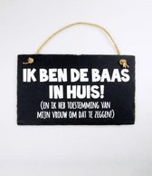 Stoneslogan - Spreuktegel - Ik ben de baas in huis - In cadeauverpakking met gekleurd lint