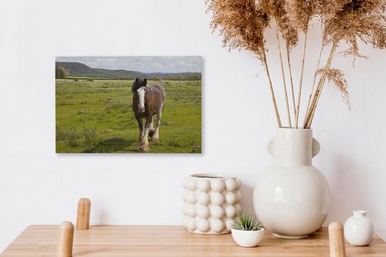 Canvas Schilderij Clydesdale - grasland - Paarden - 30x20 cm - Wanddecoratie - OneMillionCanvasses