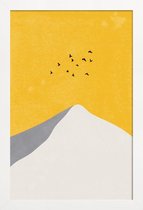 JUNIQE - Poster in houten lijst Mountain Peak -60x90 /Geel & Ivoor