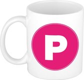 Mok / beker met de letter P roze bedrukking voor het maken van een naam / woord of team
