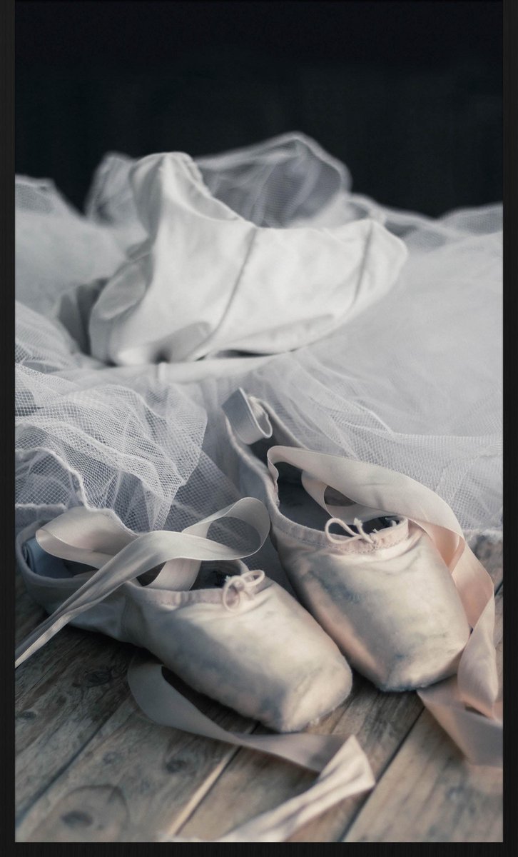 Schilderij - ballet spitzen - Collectie Moves - Forex met zwarte lijst - 70x118cm
