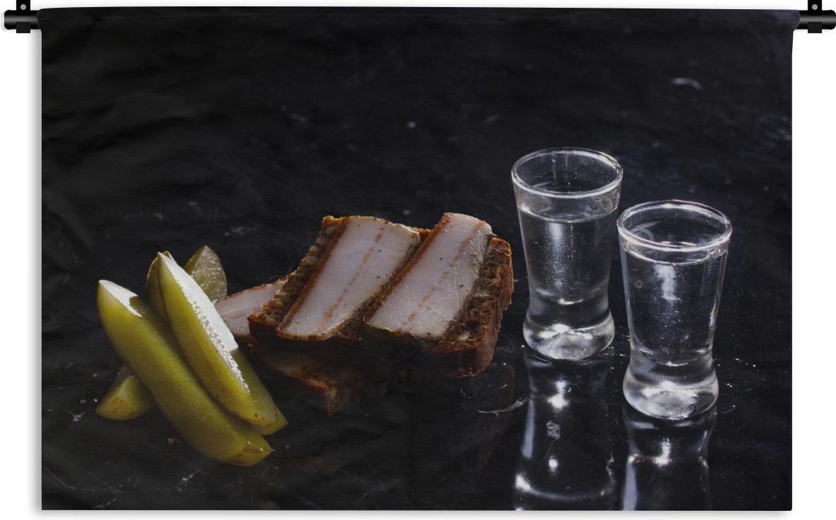 Wandkleed Wodka - Twee glaasjes Wodka op een zwarte achtergrond Wandkleed katoen 120x80 cm - Wandtapijt met foto - 1001Tapestries