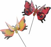 2x stuks Metalen deco vlinders rood en geel van 17 x 60 cm op tuinstekers - Dieren decoratie tuin beeldjes/beelden