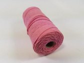 Katoen macrame touw spoel nummer 16 - +/- 1.5 millimeter dik - 100gram - roze - +/- 110 meter