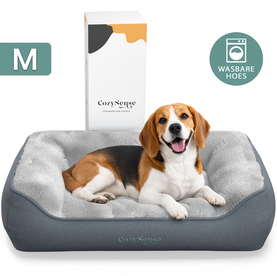 Un Beagle sur un coussin pour chien gris CozySense, taille M, avec son emballage.