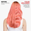 Voor- en nafoto van roze haar. Na de behandeling met Color Brilliance is het haar glanzend en golvend.