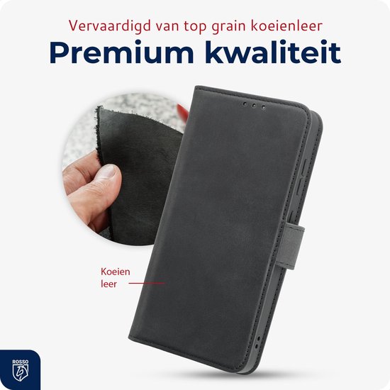 Gedetailleerde close-up die de textuur van het hoogwaardige, zwarte koeienleer van het telefoonhoesje toont.