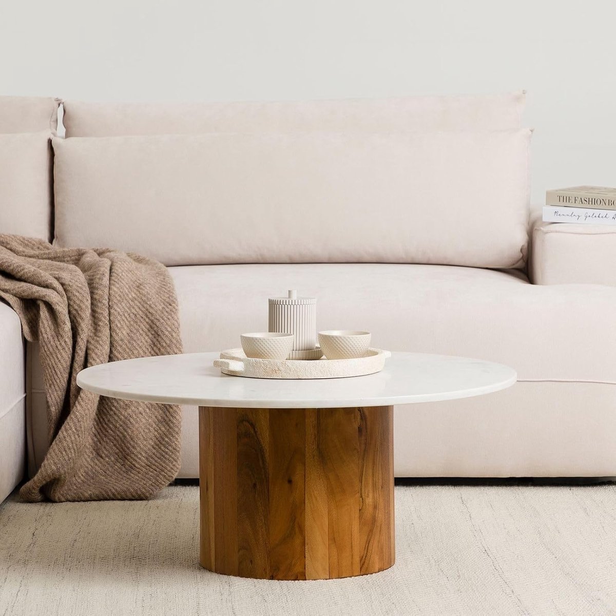 Salontafel rond marmer 80 cm – Luxe Woonkamertafel met Massief Acaciahouten Sokkel, Moderne Ronde Koffietafel met Echt Marmeren Blad – Wit/Naturel – Pauwhome
