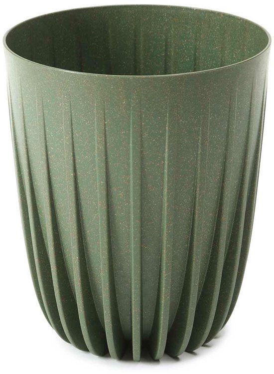 Donkergroene bloempot met verticale ribbels, gemaakt van ecologisch materiaal.