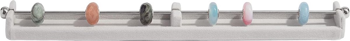 Lange Grijze Charm Bar voor Sieradenorganisatie in Blush, Taupe en Lichte Blauwe Dozen