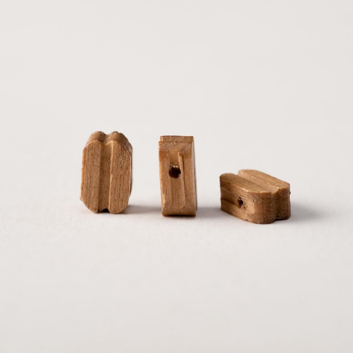 Walnoothout 1 gat blokken enkel 6 mm - handgemaakt, verpakking 100 stuks
