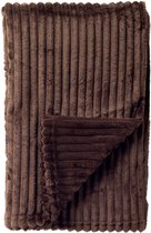 Gevouwen bruine plaid met ribbelstructuur en decoratieve rand.