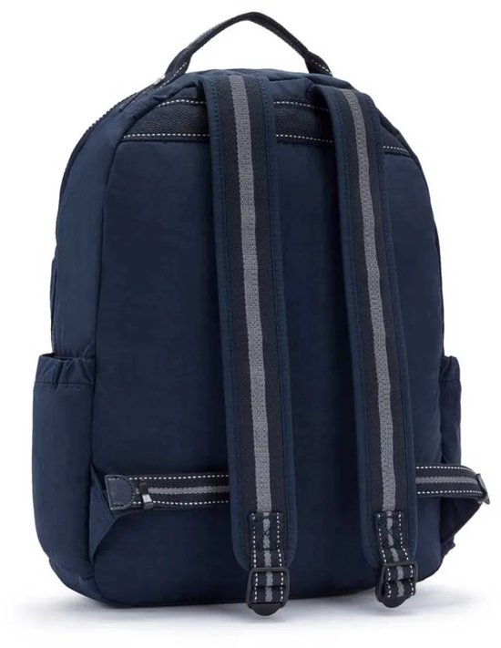 Arrière d'un sac à dos Kipling bleu foncé avec des bretelles rayées.
