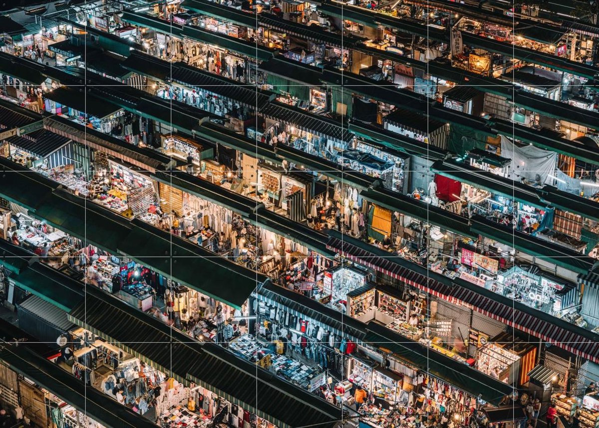 IXXI Night Market, Tristan Zhou - 140 x 100 cm - Gratis ophangtool - Grote wanddecoratie en posters - Fotografie, Mancave, Woonkamer, Gang, Stad