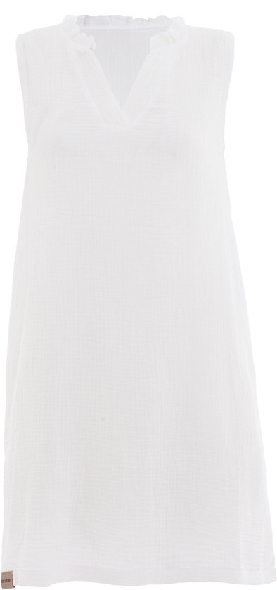 Robe blanche sans manches en mousseline avec col en V et col à volants, étiquette de marque à l'ourlet.