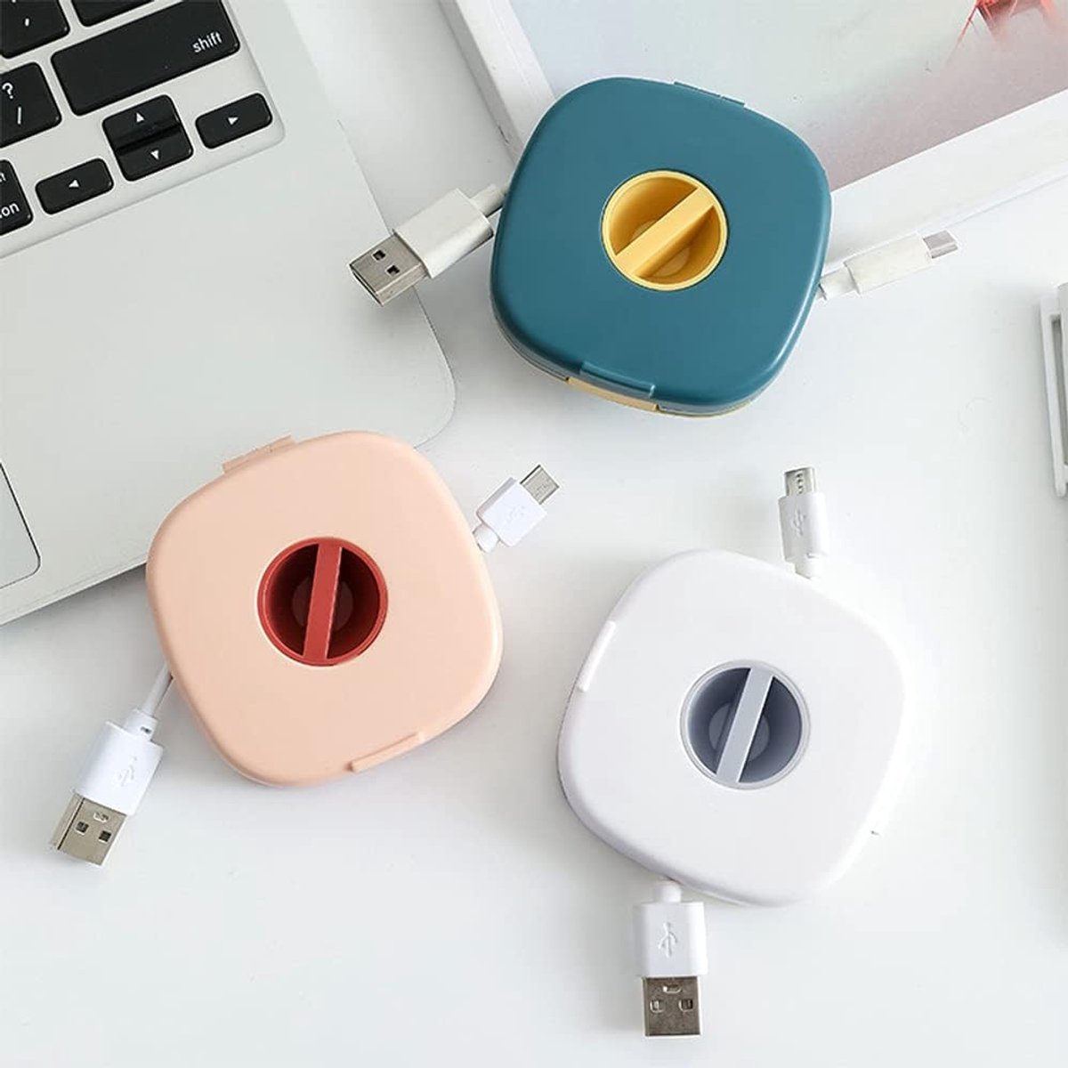 Kabel Organizer - Snoerhouder - Kabel Beheer - Intrekbaar Ontwerp - 7x7x1.5 cm - Meerkleurig