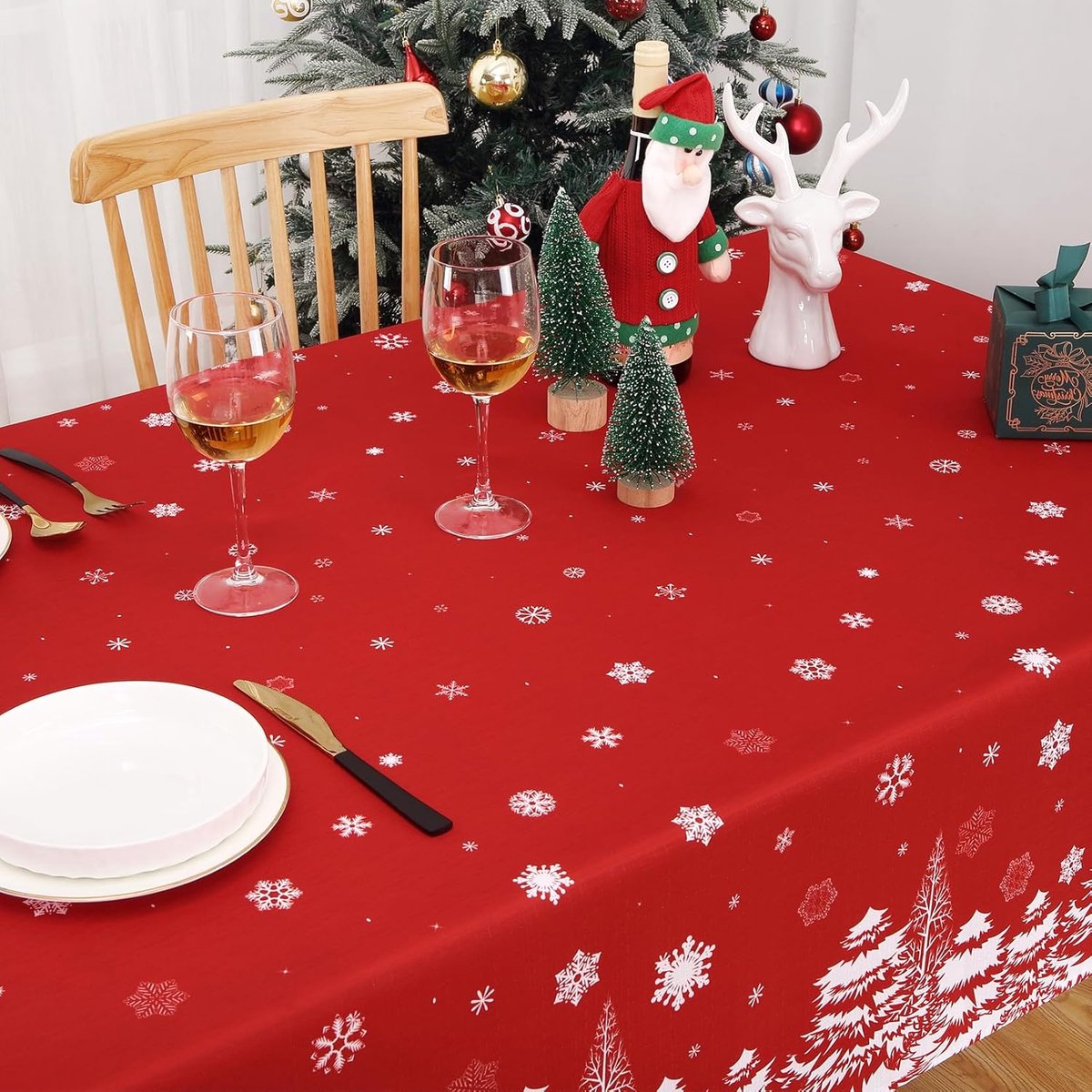 Kerst tafelkleed rechthoekig Rood met Sneeuwvlok en Dennenpatroon 137 x 274 cm