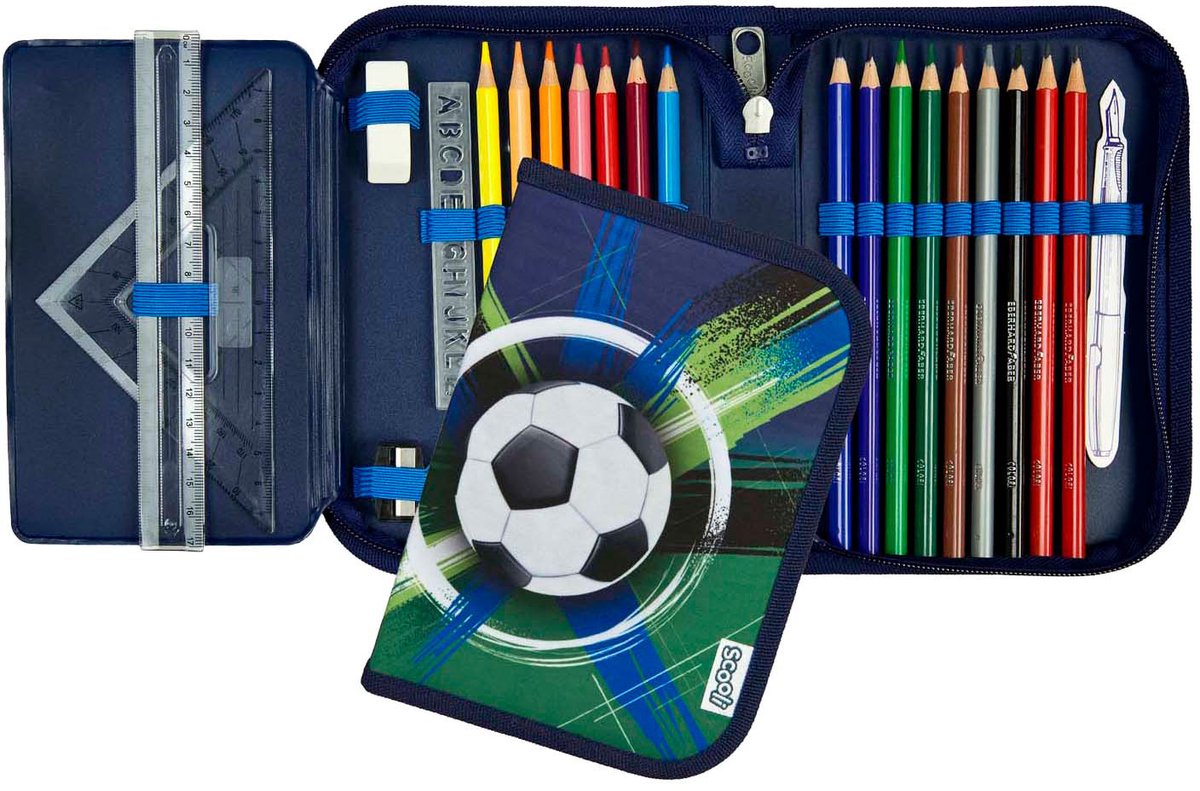 Undercover etui voetbal gevuld met potloden en accessoires.