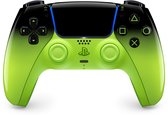 Limegroene en zwarte DualSense controller, recht van voren, met blauwe lichtstrips.