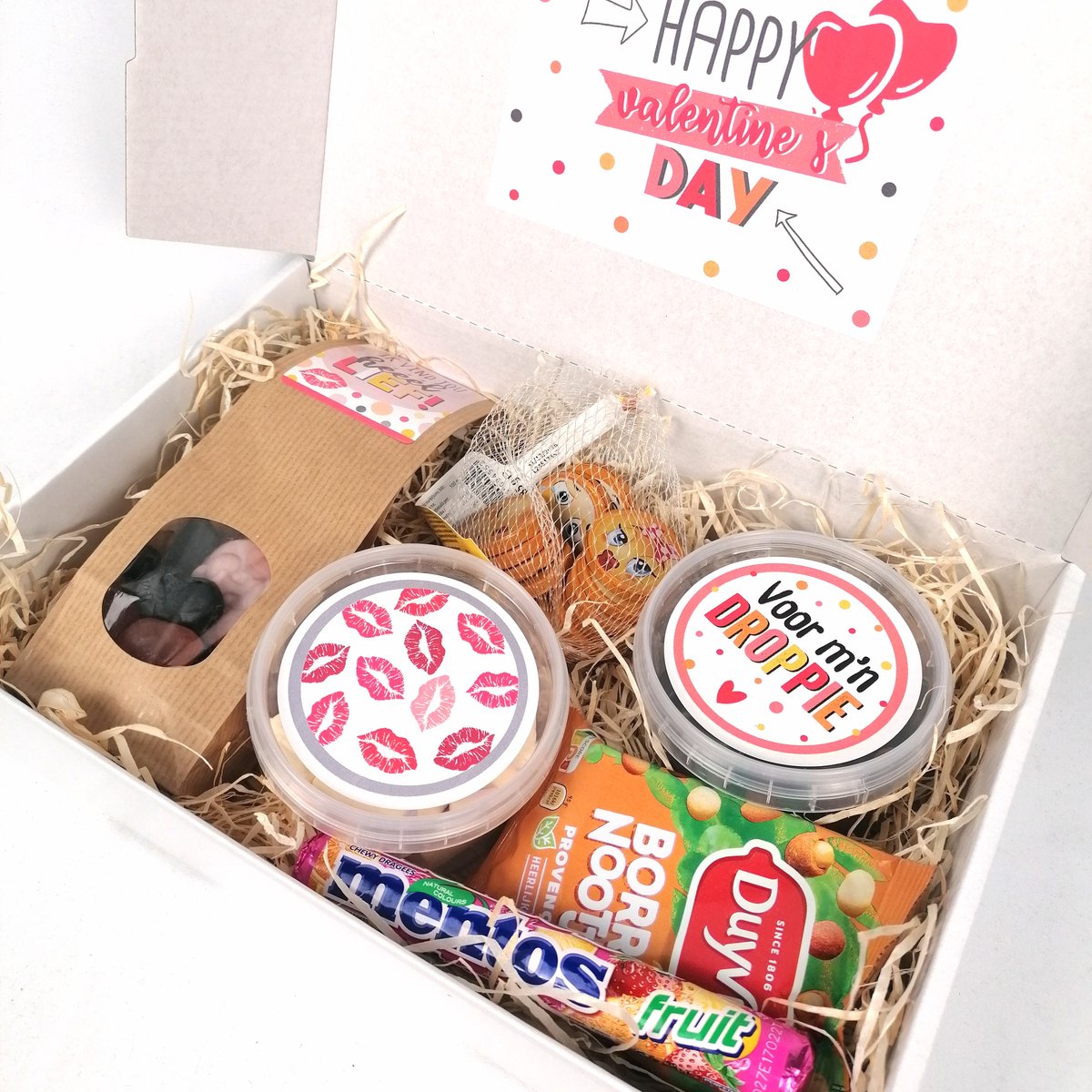 Valentijn Cadeaubox "Happy Valentine's Day" – Cadeaubox met Chocolade, Drop, Snoep & Borrelsnack – Valentijnscadeau voor hem & haar