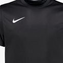 T-shirt de sport Nike noir avec logo Nike blanc sur la poitrine.