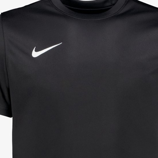 T-shirt de sport Nike noir avec logo Nike blanc sur la poitrine.