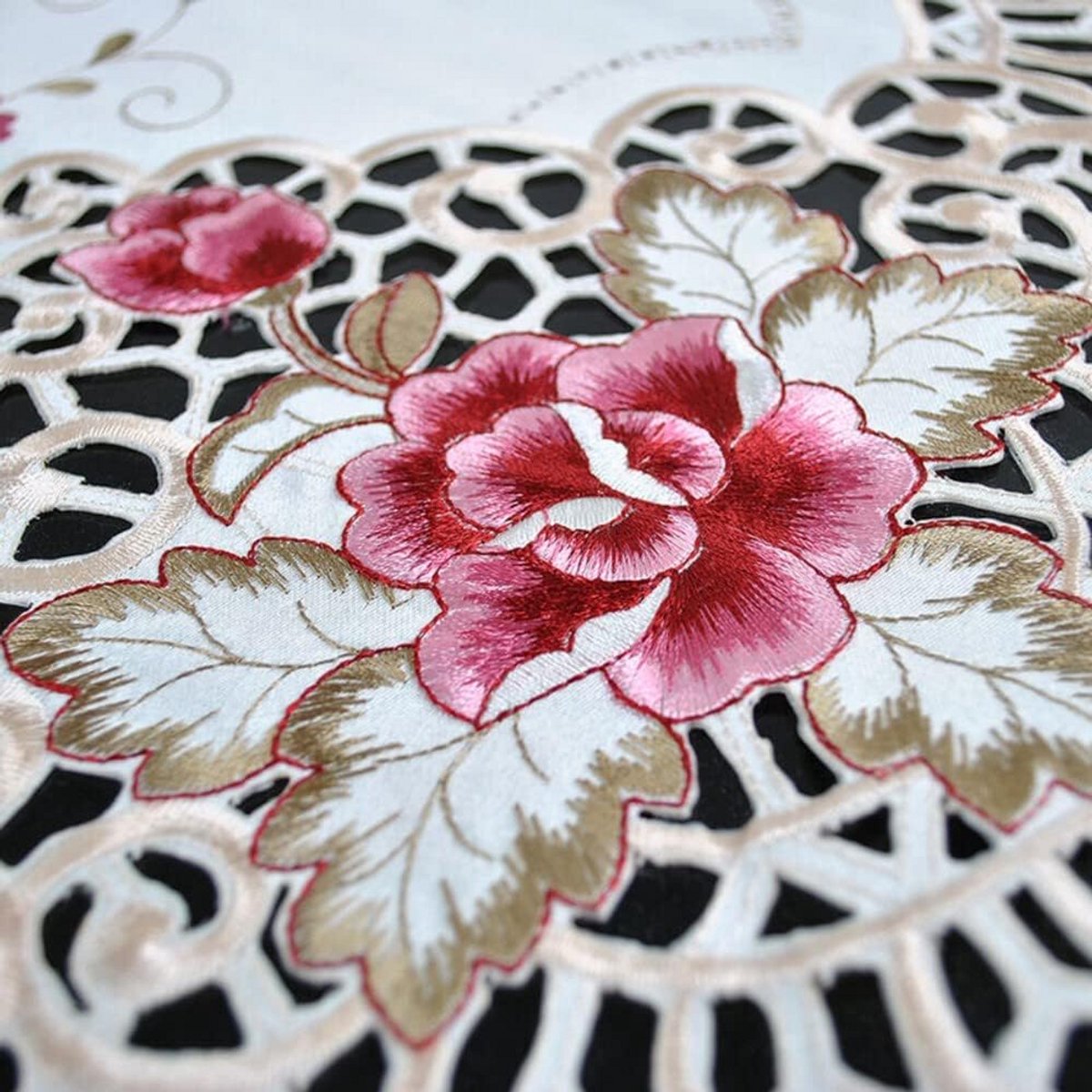 Elegante Ovale Tafelkleed Wit met Geborduurde Bloemdecoratie - 40x85 cm