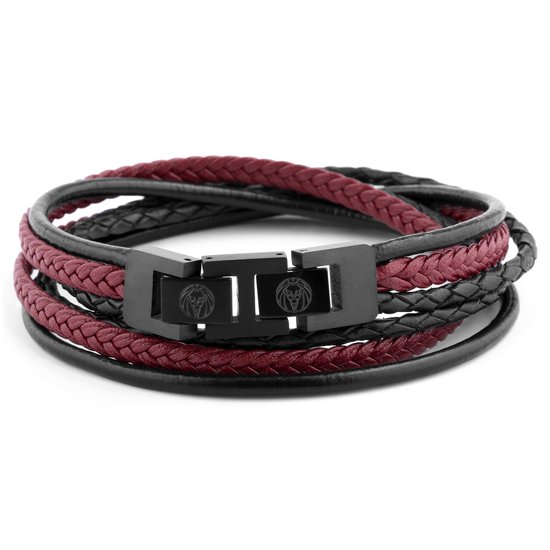 Leren armband in zwart en rood, met vlechtwerk en een zwarte gesp met leeuwenlogo.