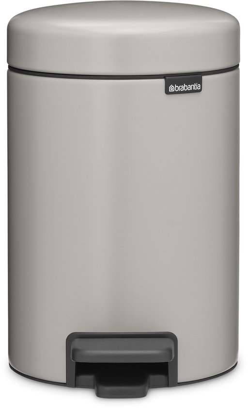 Grijze Brabantia prullenbak met zwart pedaal, volledig gesloten.